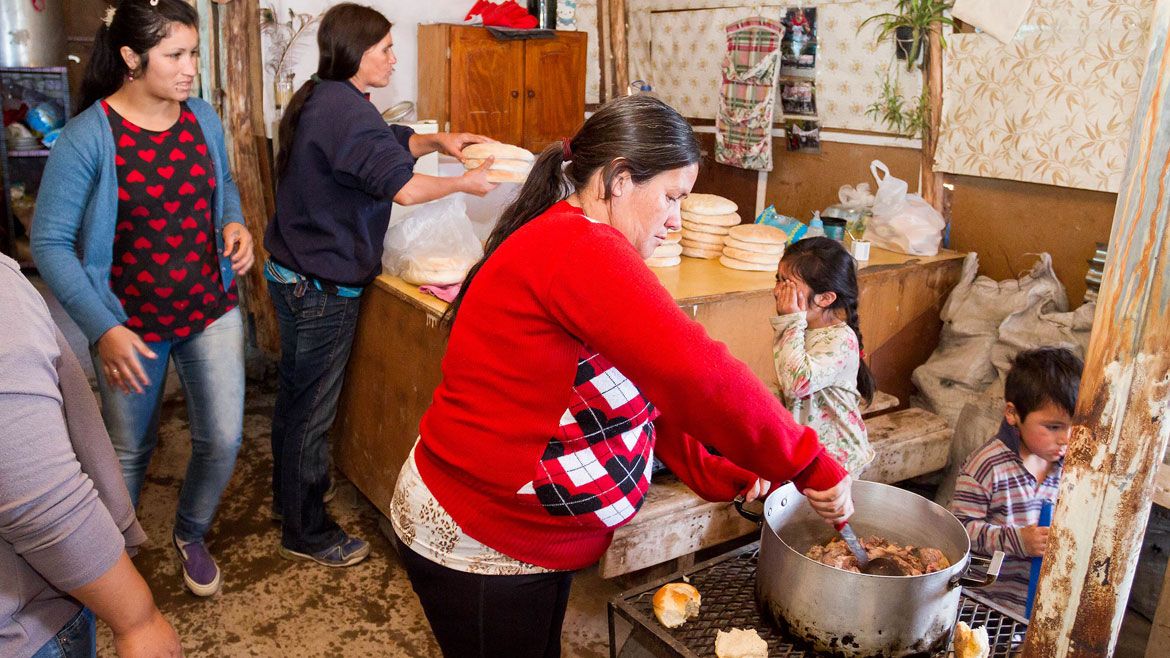 Los alimentos se hacen pocos en el emprendimiento popular. Los alimentos se hacen pocos en el emprendimiento popular.