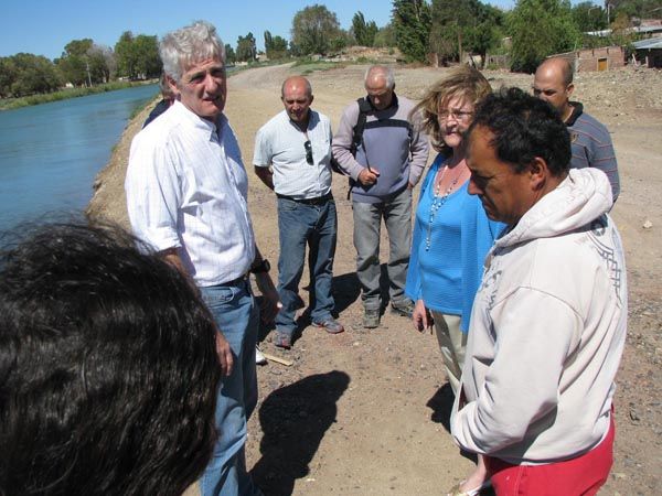 Etcheverry mantuvo contacto con vecinos del barrio Polgar