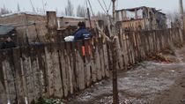 temporal: evacuaron a una abuela que se le llovio la casa y reforzaron entrega de lena