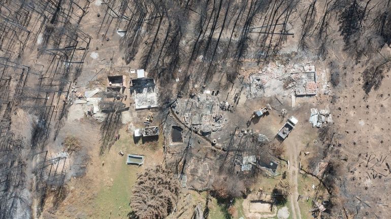 En El Bolsón el fuego alcanzó 221 viviendas. De ese total, 166 sufrieron pérdidas totales y otras 55 presentan daños severos. Entre los damnificados, 188 eran propietarios, mientras que 17 alquilaban y 16 vivían en hogares prestados.