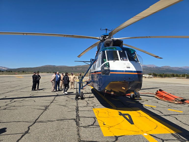El helicóptero tiene la capacidad de 4.000 litros de agua y el traslado de 19 personas.&nbsp;