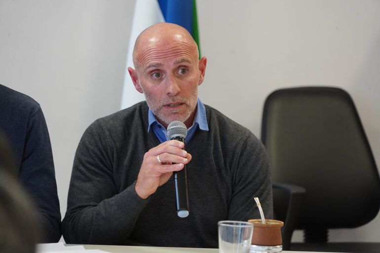 El ministro Echarren cuestion&oacute; duramente la medida.