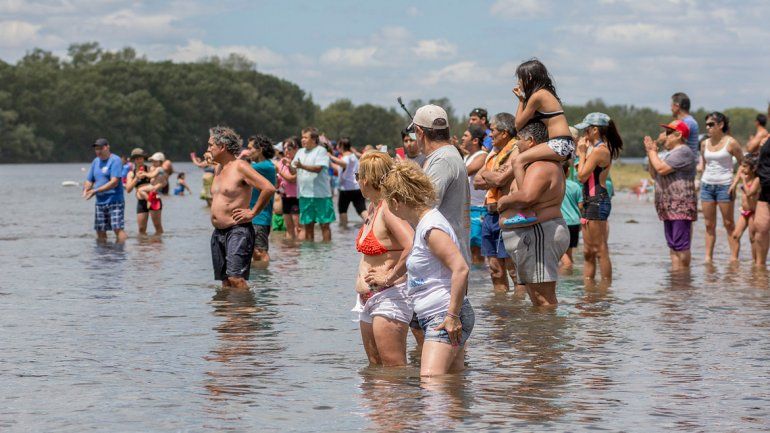La primera parte de la tradicional carrera se disputó entre la Isla Jordán y Paso Córdoba. | LMCipolletti.com La primera parte de la tradicional carrera se disputó entre la Isla Jordán y Paso Córdoba.