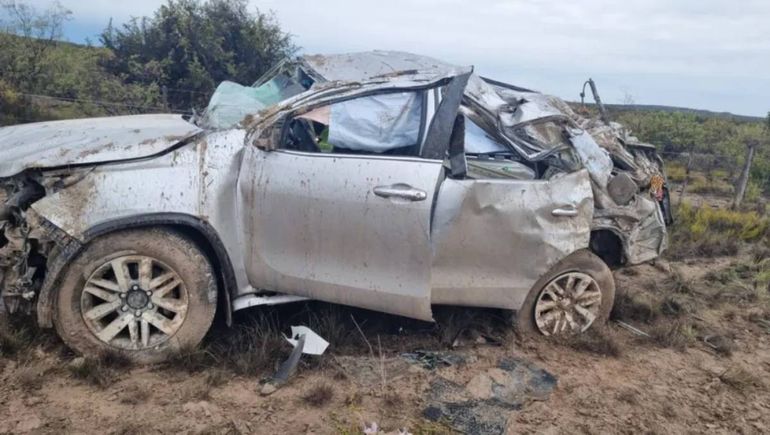 La camioneta en la que viajaba el ministro Echarren quedó destruida. Foto: gentileza noticiasnet.