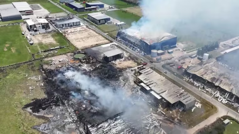Este lunes comenzaron las pericias para determinar las causas del incendio. | LMCipolletti.com Este lunes comenzaron las pericias para determinar las causas del incendio.