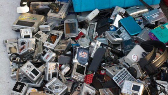 En Fernández Oro juntarán basura electrónica para reciclarla