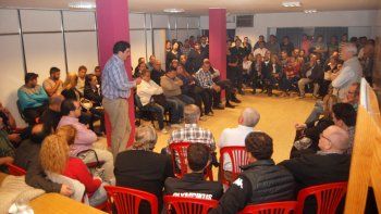 El intendente recibió el apoyo de funcionarios, sindicatos y organizaciones de la ciudad.