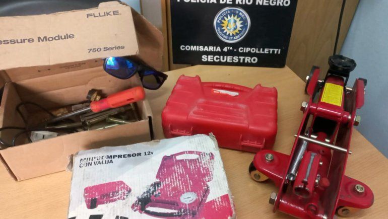 Lo pararon en la calle y descubrieron que había cometido un robo