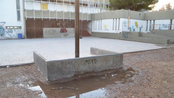 Un asco: el patio de la Escuela 53