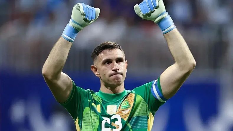 Rulli fue el arquero titular en lugar del Dibu Martínez.