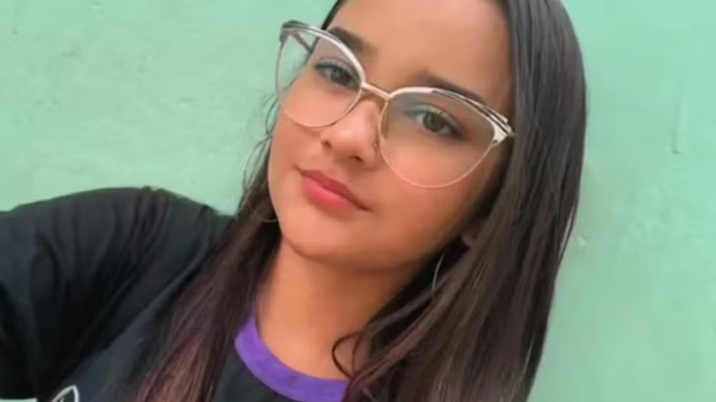 Una adolescente brasileña murió tras ser electrocutada mientras se planchaba el pelo.
