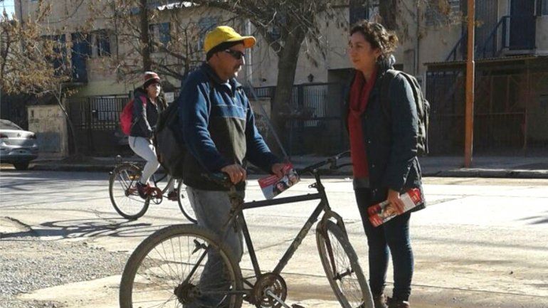 Cecilia Carrasco recorrió las 1200 y dialogó con los vecinos.