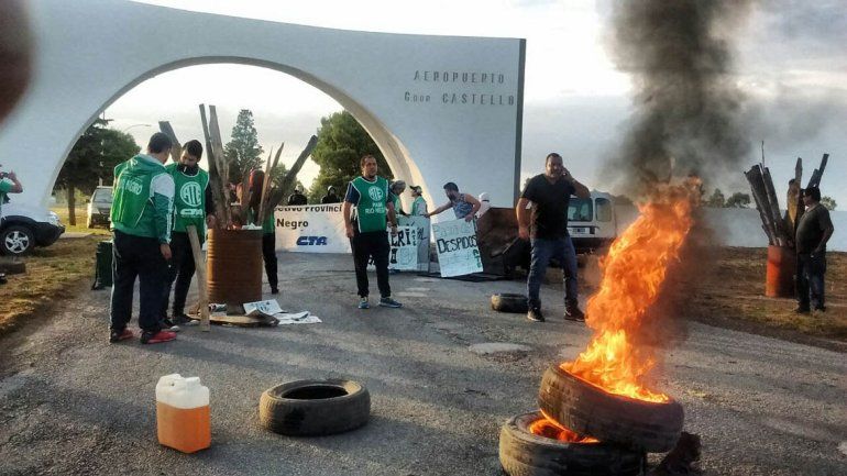 ATE bloquea los accesos al aeropuerto de Viedma por la llegada del presidente Macri