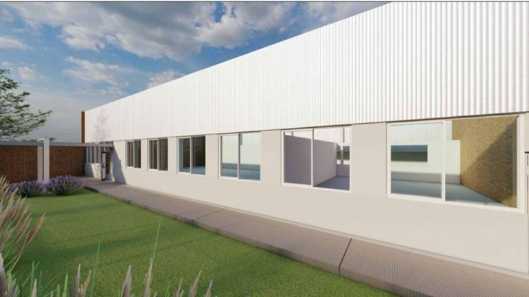 La construcción del salón avanza a pasos agigantados.