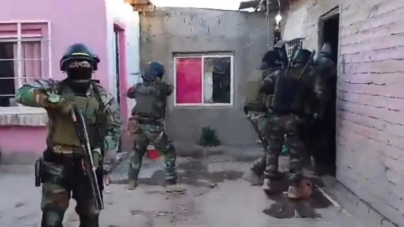 Allanaron tres casas por drogas en el Alto Valle y descubrieron un caso de explotación sexual.