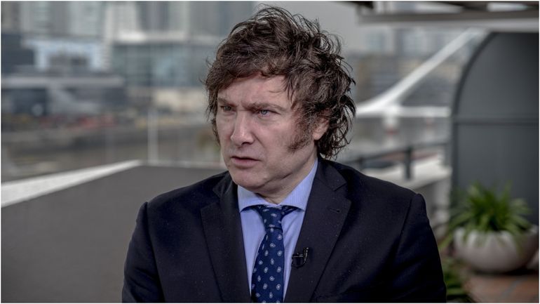 Javier Milei anunció una gran desregulación de la economía mediante DNU.