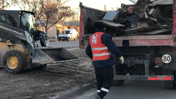 Un nuevo operativo de limpieza ya recorre el barrio San Lorenzo de Cipolletti.