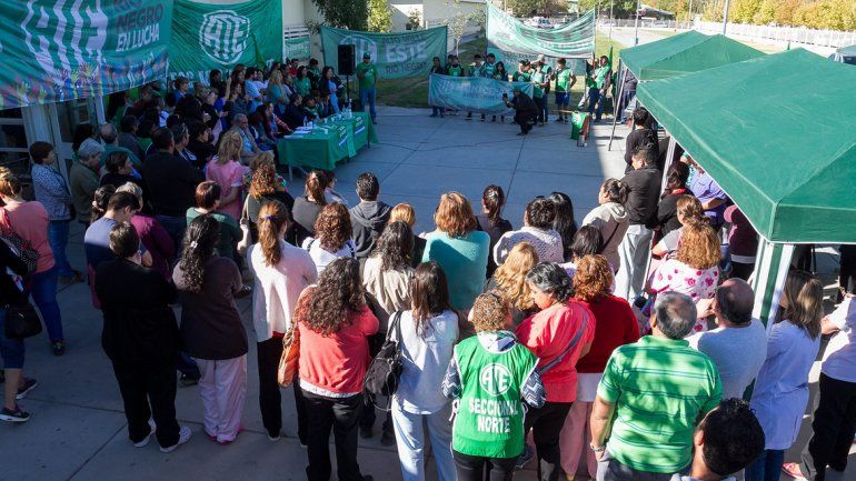 Los trabajadores del hospital cipoleño anunciaron que si no reciben una respuesta satisfactoria profundizarán las medidas de fuerza.