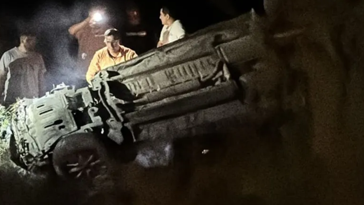Otro incidente vial fatal en la Ruta 151. Durante los primeros minutos de este jueves una mujer murió en un vuelco cerca de Cipolletti. Un hombre que conducía el rodado está internado.&nbsp;