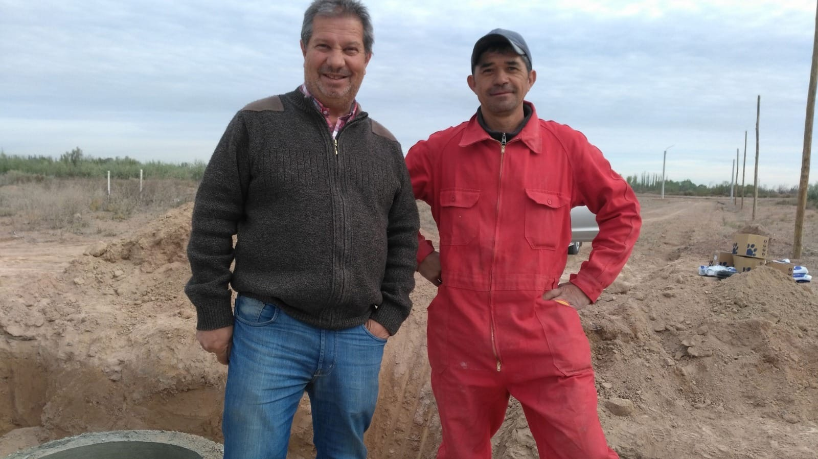 José, el de la izquierda, campera oscura, mano en el bolsillo.&nbsp;