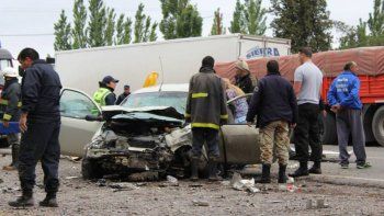 un neuquino murio en tremendo accidente sobre la ruta 22 en roca