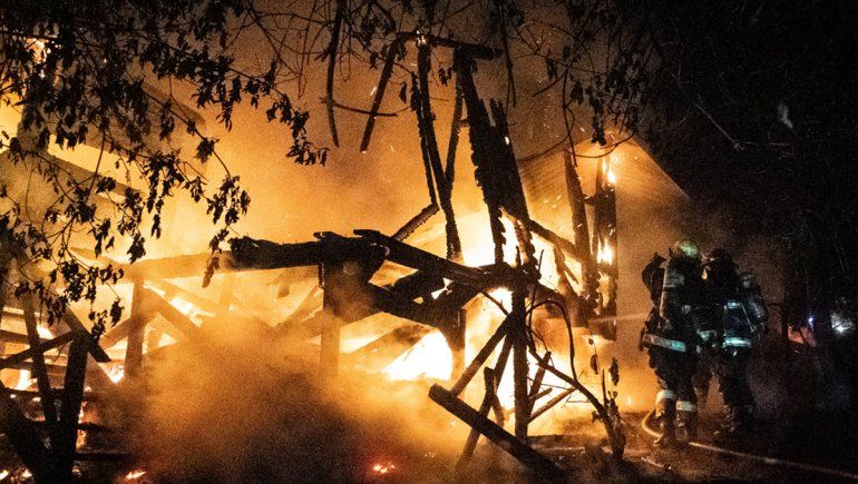 Un incendio destruyó una casa en San Martín de los Andes