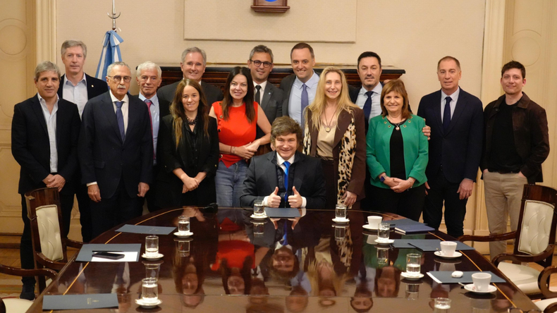 Se realizó una reorganización en el gobierno y ahora Adorni suma más poder en el manejo de la comunicación oficial. | LMCipolletti.com Se realizó una reorganización en el gobierno y ahora Adorni suma más poder en el manejo de la comunicación oficial.