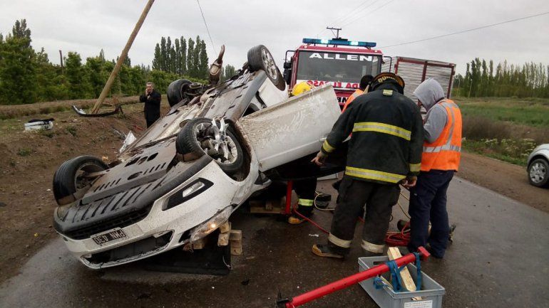 Gran susto en Ruta 65: chocaron y uno de los autos volcó
