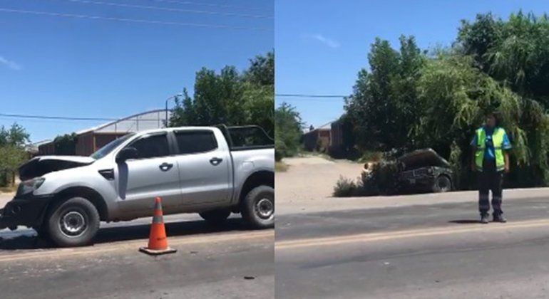 Se le levantó el capot, se cruzó de carril y chocó contra una camioneta