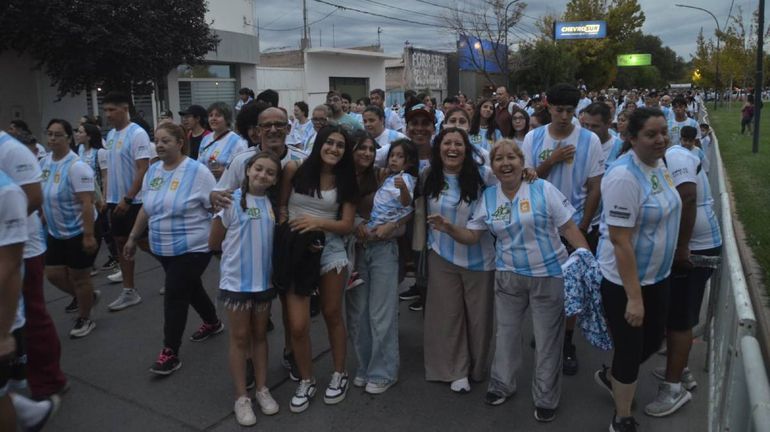 Una multitud asistió a La Corrida de Cipolletti.