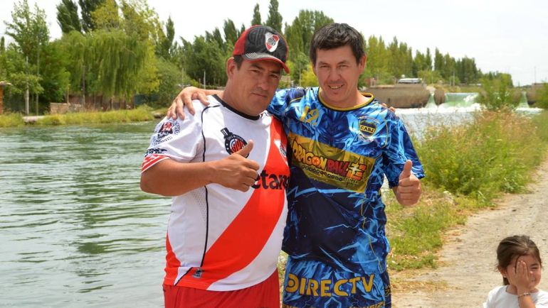 Súper emotivo: Hermanos se conocen en el Alto Valle tras 35 años, en un regalo sorpresa