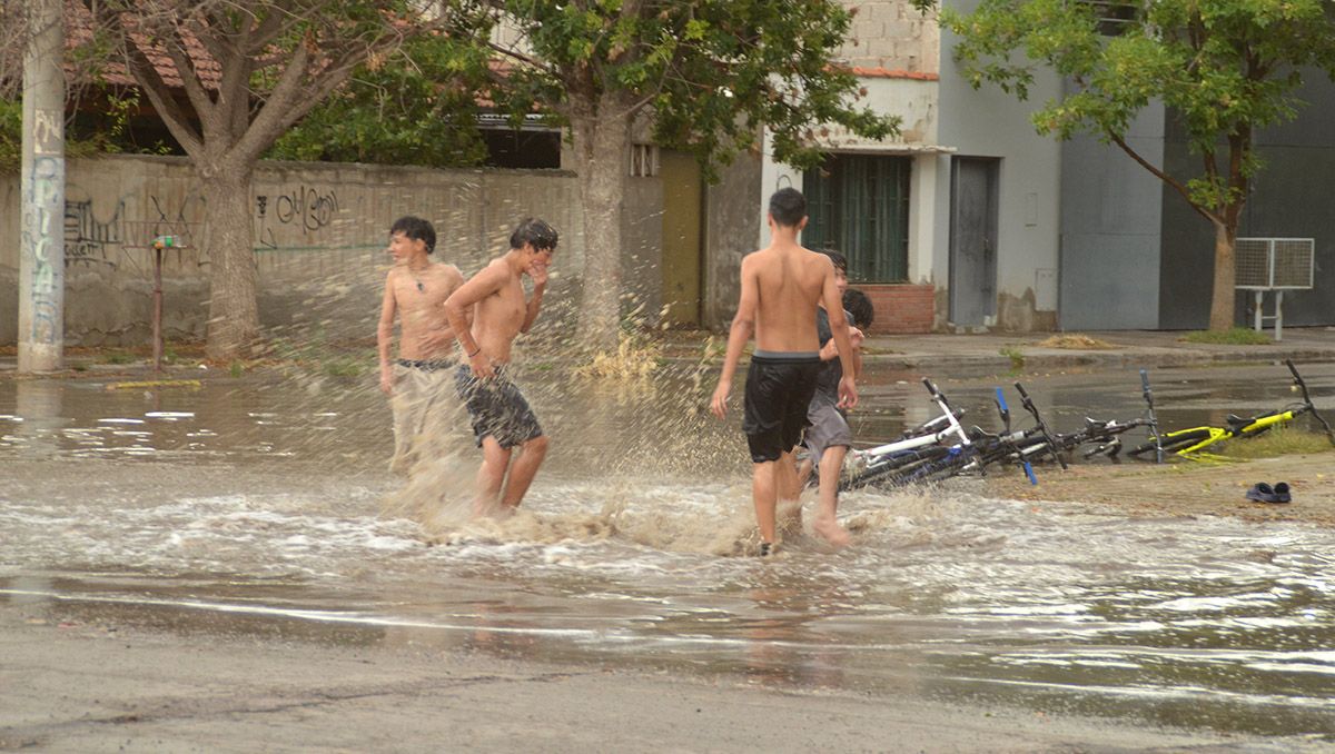 Tras la intensa lluvia del martes, aflojará un poco el calor en Cipolletti.