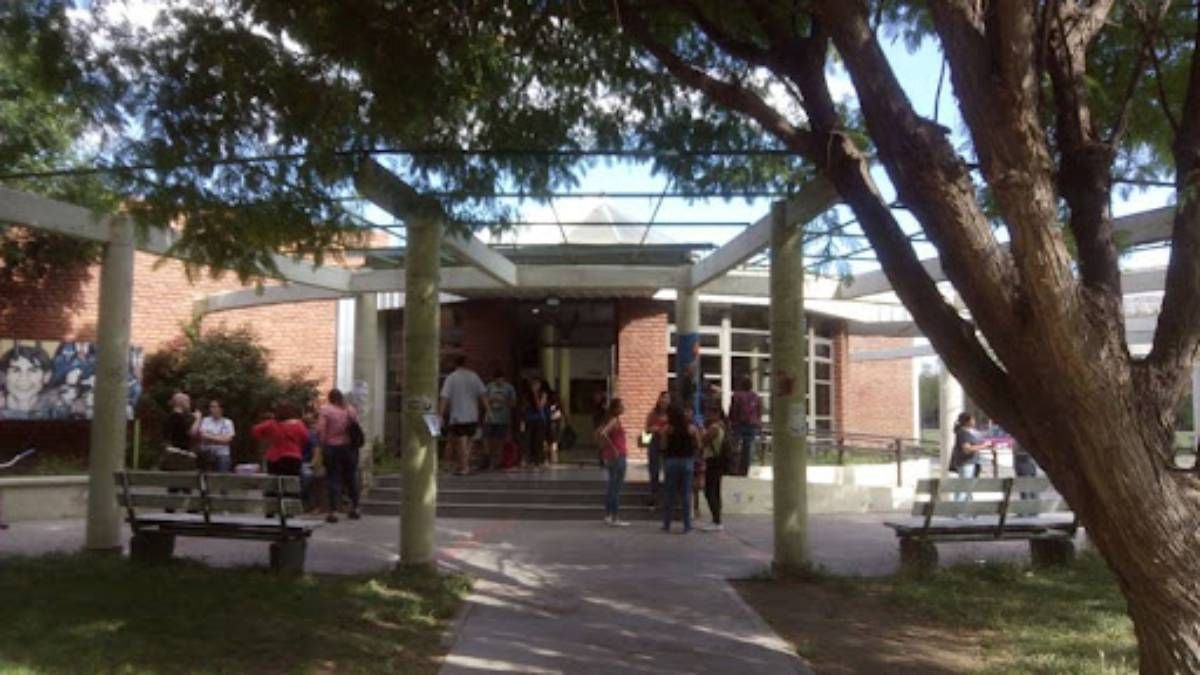La muerte del ex Bombero Voluntario generó dolor en esa institución, en la Facultad -foto- y en toda la comunidad.&nbsp;