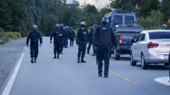 mascardi: crece el temor de vecinos tras el imponente operativo