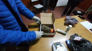 Varios frascos con marihuana secuestró la policía de Río Negro en una vivienda de Cipolletti. La mujer que asumió la tenencia fue condenada y queda presa en su casa. 