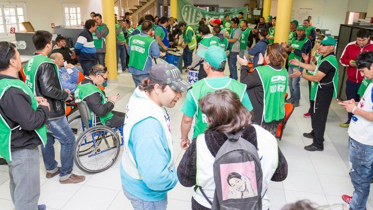 El frente sindical que encabeza ATE espera la propuesta oficial para debatir en asambleas si la acepta o pide más.