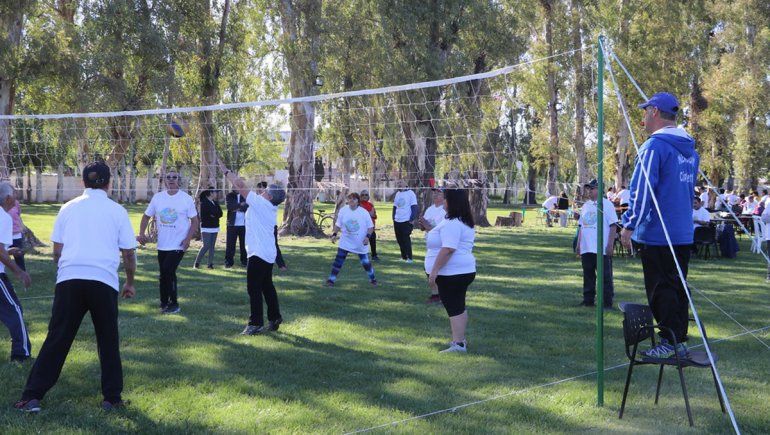 Más de 300 personas mayores participan de las Olimpiadas