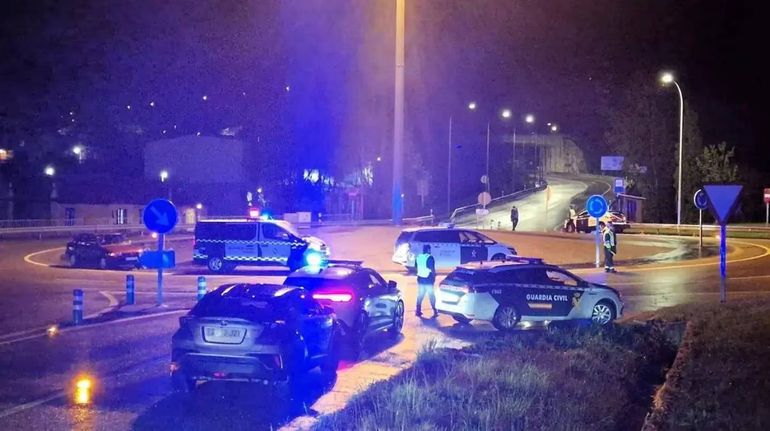 Un hombre decapitó a su padre y le tiró la cabeza automovilistas que pasaban por una rotonda en España. Foto: El Periódico.