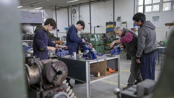 Los estudiantes de las escuelas técnicas de la provincia pasaran de año con una mayor cantidad de materias a recuperar, esto afecta la trayectoria y formación de los futuros técnicos. 