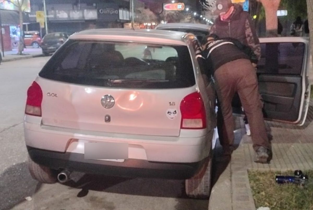 El operativo se llevó a cabo a la 1 de la madrugada en la plaza San Martín. Foto: Gentileza.