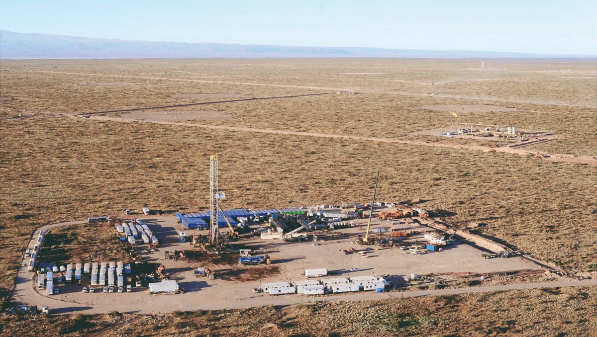 Los mejores sueldos del país siguen en los yacimientos petroleros