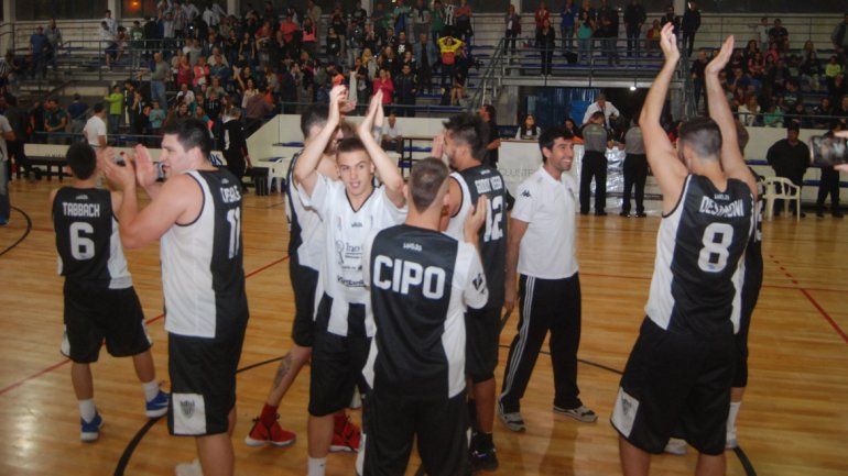 Cipo cerró mejor y ganó en casa.