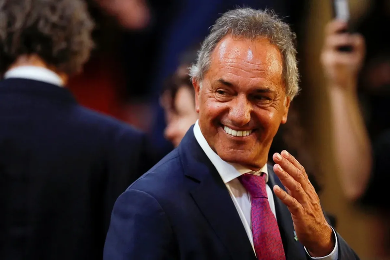 Todos los cargos que ocupó Daniel Scioli en los gobiernos de los últimos 27 años: sólo no trabajó con Mauricio Macri