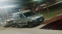 Robaron en Cipolletti y los atraparon en Neuquén a bordo de una utilitaria.
