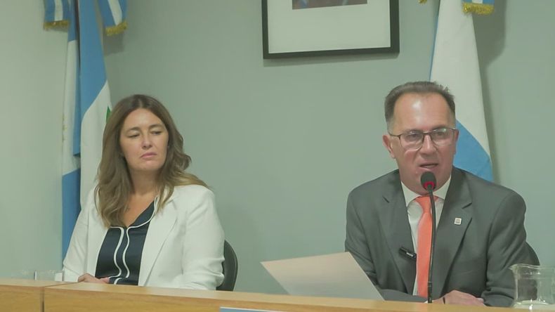 El intendente Luis Bertolini, junto&nbsp; la presidenta del Concejo Deliberante, Malena Resa.&nbsp;