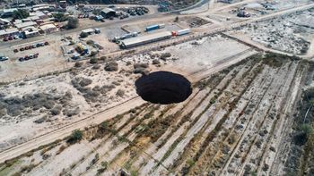 crece la intriga por el gigante agujero que aparecio en chile: ¿que se sabe?