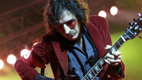 El alocado show de Charly García en el frustrado regreso de Sui Generis de 1995