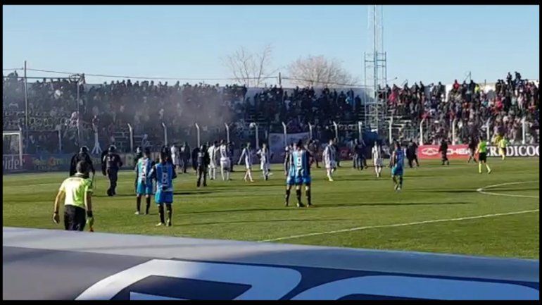 Los incidentes comenzaron con el robo de un matafuegos a los Bomberos