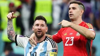 de que manera describio el dibu martinez a lionel scaloni, messi y sus companeros de seleccion