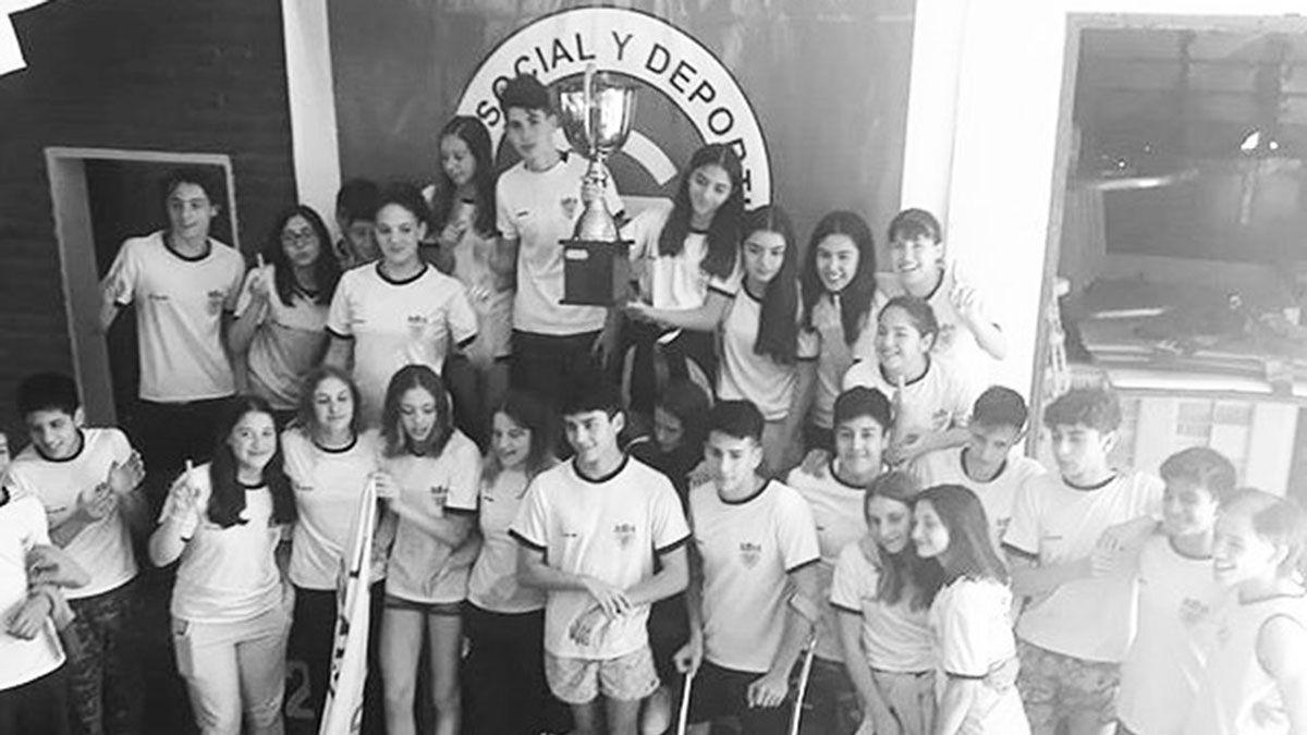 El Albinegro retuvo el título provincial de natación